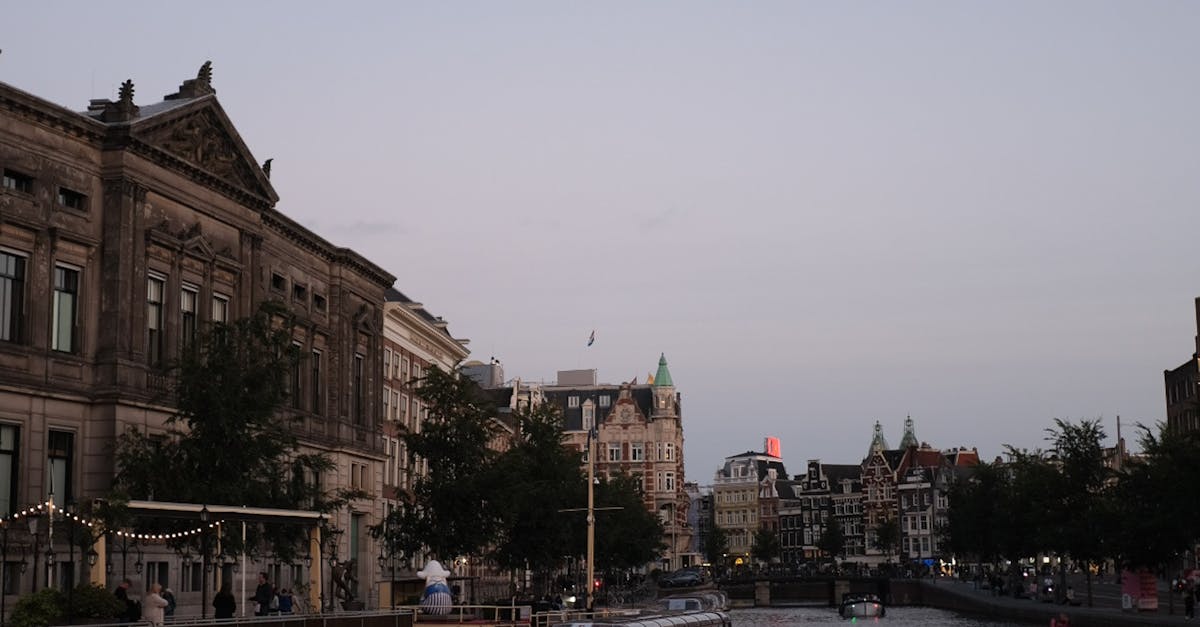 Effective Methods for Understanding Dutch Podcasts
